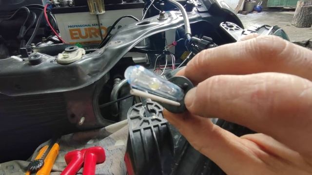 Что делать если не светит ксенон. Лампа прошивает между контактами смотреть онлайн