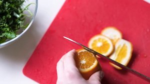 ЗЕЛЕНЫЙ САЛАТ С АПЕЛЬСИНОМ И ЧЕРРИ