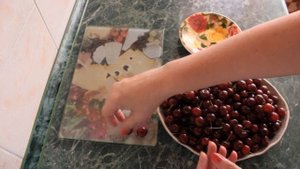 КАК ЗАМОРОЗИТЬ ВИШНЮ БЕЗ КОСТОЧЕК /ЗАМОРОЗКА  ВИШНИ НА ЗИМУ/