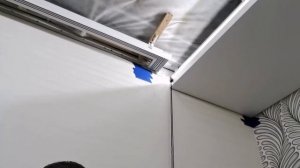 Натяжной потолок на кухне с углами 90 градусов