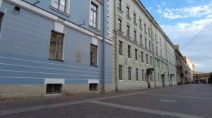 ПРОГУЛКА ПО МАЛОЙ КОНЮШЕННОЙ