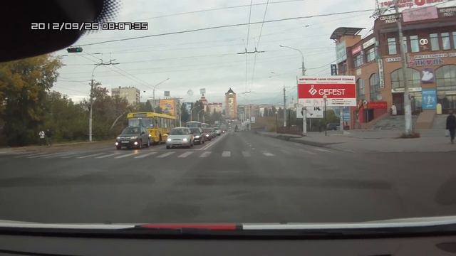 Московский кретин Р725СТ 197, 2 сплошных, угадай куда еду... смотреть онлайн