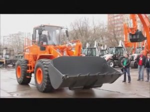 Фронтальный погрузчик SD300 .mp4