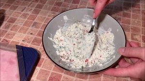 Рулетики из ветчины с сырной начинкой без майонеза получается нежные и невероятно вкусные.