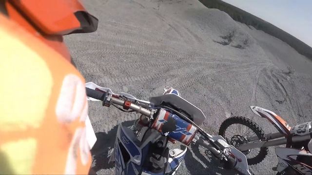 Поездка на Песчаный карьер BSE 450 и KTM 350 смотреть онлайн