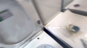 Унитаз компакт безободковый. Выход универсальный, крышка быстросъёмный механизм, микролифт.