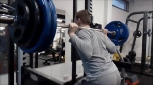 техника приседания со штангой(самое правильное)