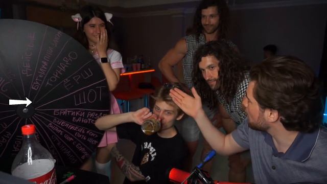 сунул руку под юбку смотреть онлайн