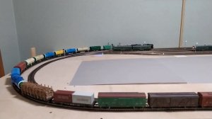 Модель тепловоза M62 с грузовым составом / Diesel locomotive model M62 with freight train