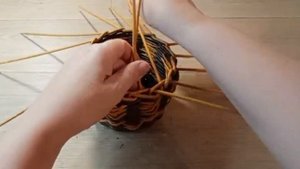 МК. Простая загибка из газетных трубочек на средних стойках.