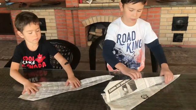 МАСТЕР-КЛАСС ОТ САФИРА 🙌🏼 КАК ДЕЛАТЬ САМОЛЁТ ИЗ ГАЗЕТЫ ✈️ 📰 смотреть онлайн