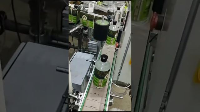 Этикетировочный автомат для нанесения самоклеящейся этикетки на бутылки 1000 мл. ПрактикМ