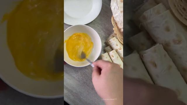 Сосиски в лаваше. Ну очень простой и вкусный рецепт смотреть онлайн