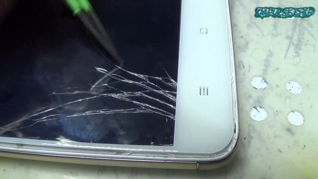 Есть ли смысл в защитном стекле? Видео на живом примере