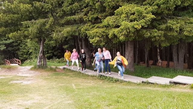 "Семь девушек". Песня на хантыйском языке. Слова Зои Лозямовой. Исполняет Юлия Яркина.