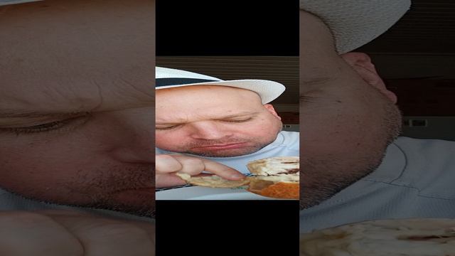 Кушаю котлету на куриной ножке