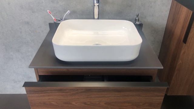 Тумба с раковиной Comforty Штутгарт 75 00-00001884 подвесная Дуб темно-коричневый Черная столешница смотреть онлайн