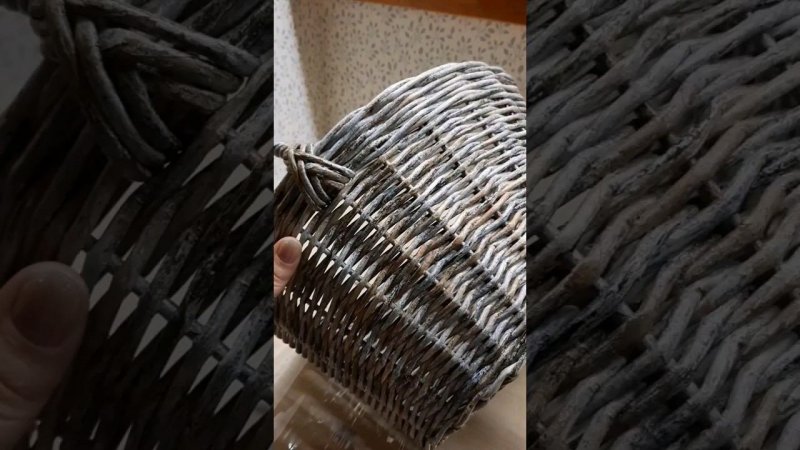 Как я крашу такие трубочки. #бумажнаялоза #wickerbasket #diy #плетеныекорзины #papertubes