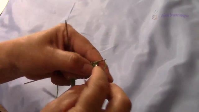 Как связать красивую оборку спицами для украшения вязаных изделий (носки, варежки) смотреть онлайн