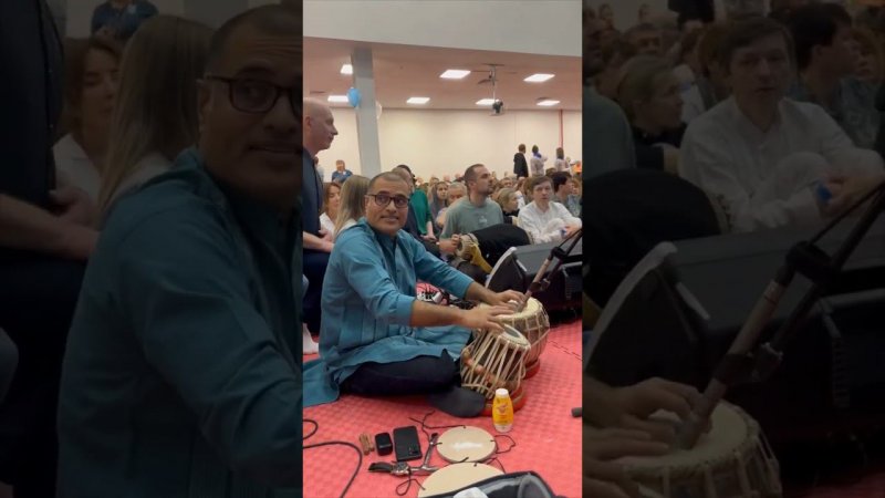 24.04.19. Chan plays Indian Tabla drums. Meeting of Prema Sai with devotees in Moscow. #shorts