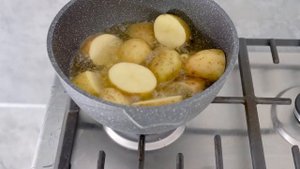 САМАЯ ЖАРЕННАЯ КАРТОШКА! ЖАРИМ В КАЗАНЕ!