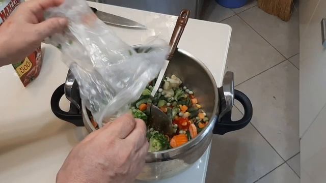 Куриные желудки  с овощами