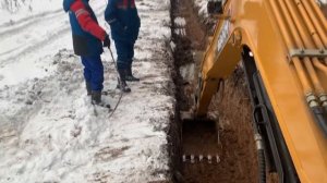 Копаем траншею под прокладку кабелей, экскаватором SANY SY55C