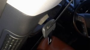 Стук ремня безопасности по стойке