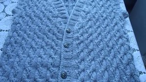 Женский жилет из кавказской пряжи