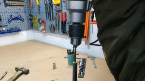 Это стоит повторить! Невероятно простой и полезный инструмент из гаражного хлама!!!