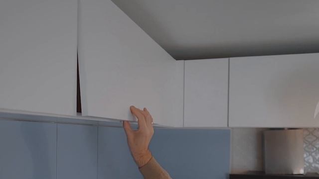 Обзор кухни с барной стойкой и витриной смотреть онлайн