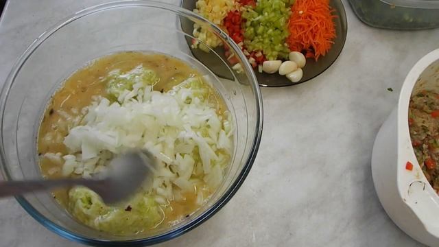 Невероятно вкусные, сочные и нежные драники ассорти на сковороде. смотреть онлайн