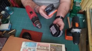 .Замена аккумулятора  дрели на "коленке".
