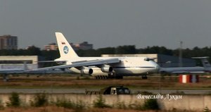 Ан-124 на перегонки с Камазом, или посадка Ан-124-100 "Руслан" RA-82010