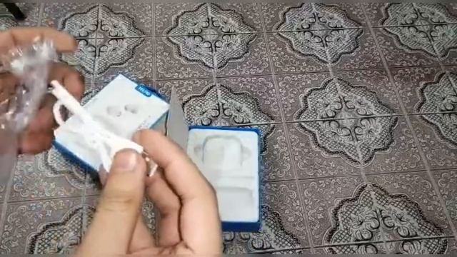 UNBOXING TECNO HIPODS H2 || TECNO ORIGINAL EARBUDS смотреть онлайн