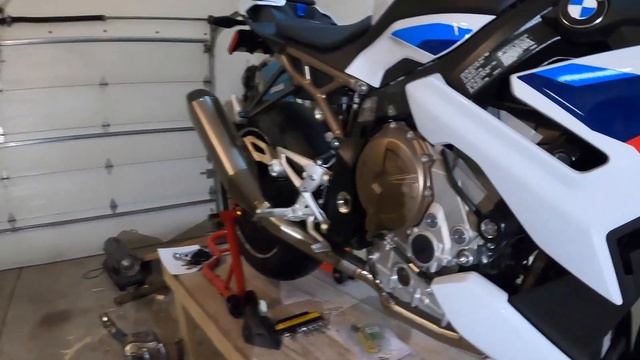 Stock Exhaust sound VS. Arrow headers and Akrapovic silencer | 2022 BMW S1000R