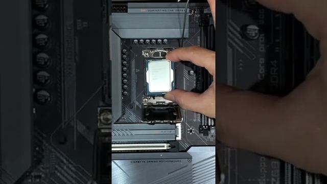 Install CPU I9 12900 Mainboard Gigabyte Z690 GAMING