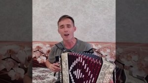 Парень с гармошкой • Красиво поёт и играет на гармони