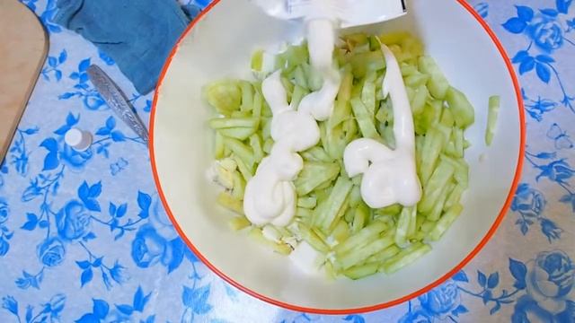 салат с кальмаром смотреть онлайн