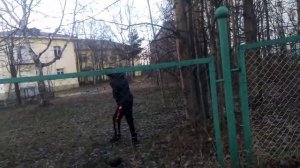 Как перелазить через большой забор