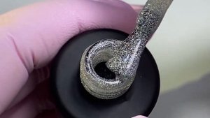 Обзор камуфлирующих баз и топа с голографическими блестками от Moltini | Выравнивание ногтей базой