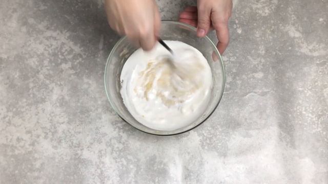 КАК ПРИГОТОВИТЬ МОЛОЧНЫЙ КОКТЕЙЛЬ БЕЗ БЛЕНДЕРА И МИКСЕРА С БАНАНОМ? смотреть онлайн