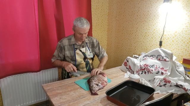 Лещ, фаршированный рисом, на Рождество. смотреть онлайн