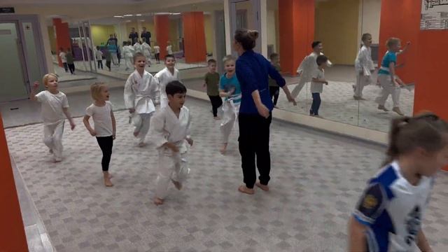 Подвижные игры для детей от 3х лет ? смотреть онлайн