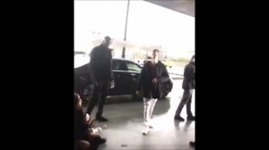 Justin Bieber - Meeting & Chatting to Fans at airport - Barcelona, Spain - November 23, 2016
