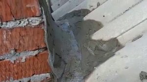 Ремонт старого дома . Часть 1.Начало штукатурки полуразрушенного дымохода .