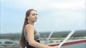 Девушка с саблями