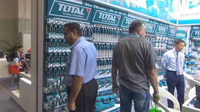 Кантонская ярмарка. Одно из моих рабочих мест. смотреть онлайн