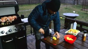 Курица на вертеле. Готовим на газовом гриле BROIL KING BARON 490.