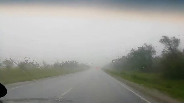 Ливень на трассе Базарный Карабулак - Саратов 21.06.2020 г. смотреть онлайн
